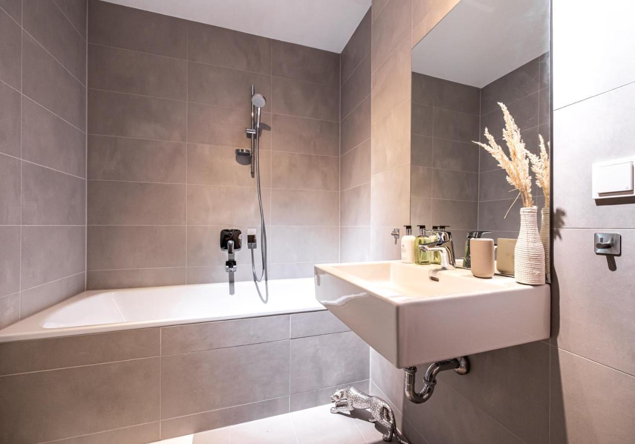 New Luxury Apartment Overlooking Wien Eksteriør billede
